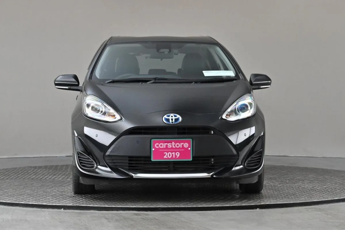 Toyota Aqua 1.5 Vvt-i Hybrid  reverse Cam android - Image 2