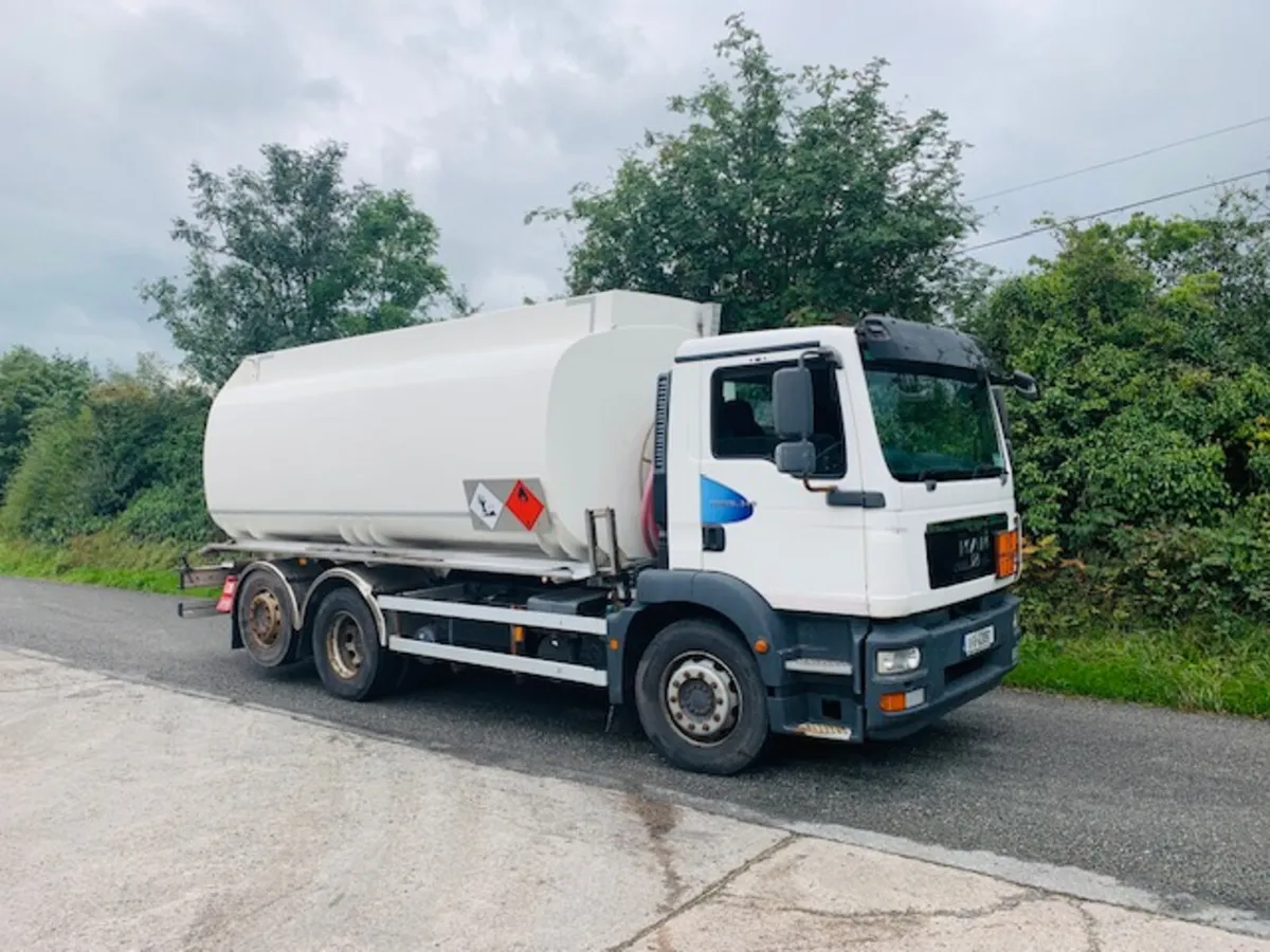 2011 MAN TGA 26-340,  6X2 Rearlift tanker, - Image 1