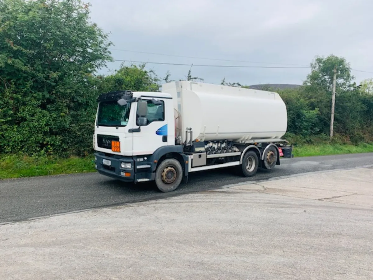 2011 MAN TGA 26-340,  6X2 Rearlift tanker, - Image 2
