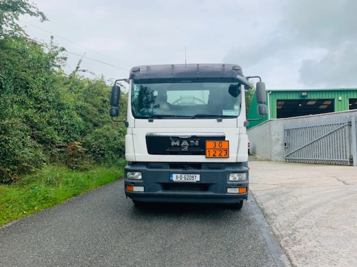 2011 MAN TGA 26-340,  6X2 Rearlift tanker, - Image 3