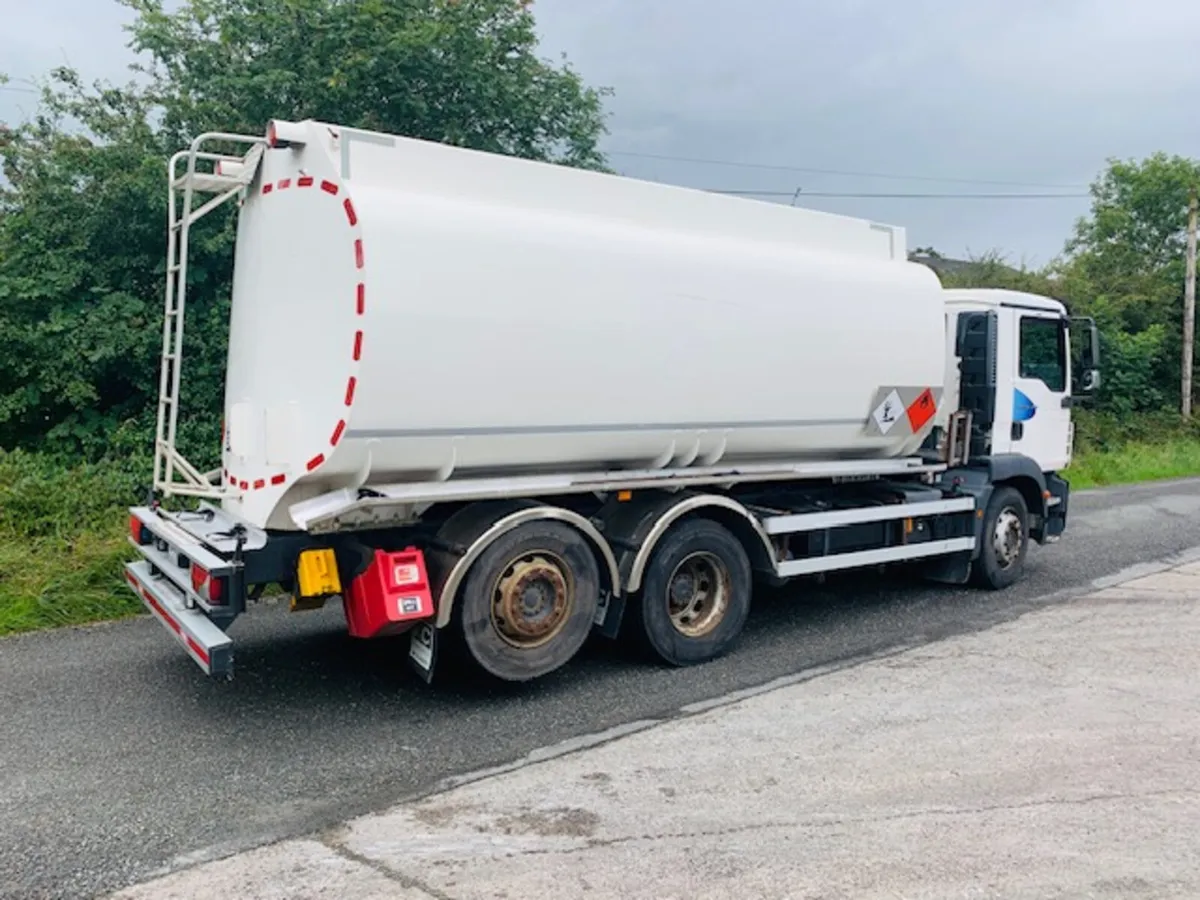 2011 MAN TGA 26-340,  6X2 Rearlift tanker, - Image 4