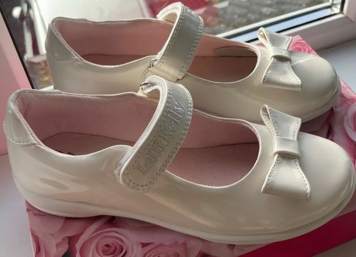 Leli Kelly White Patent Girls Shoes - Image 2