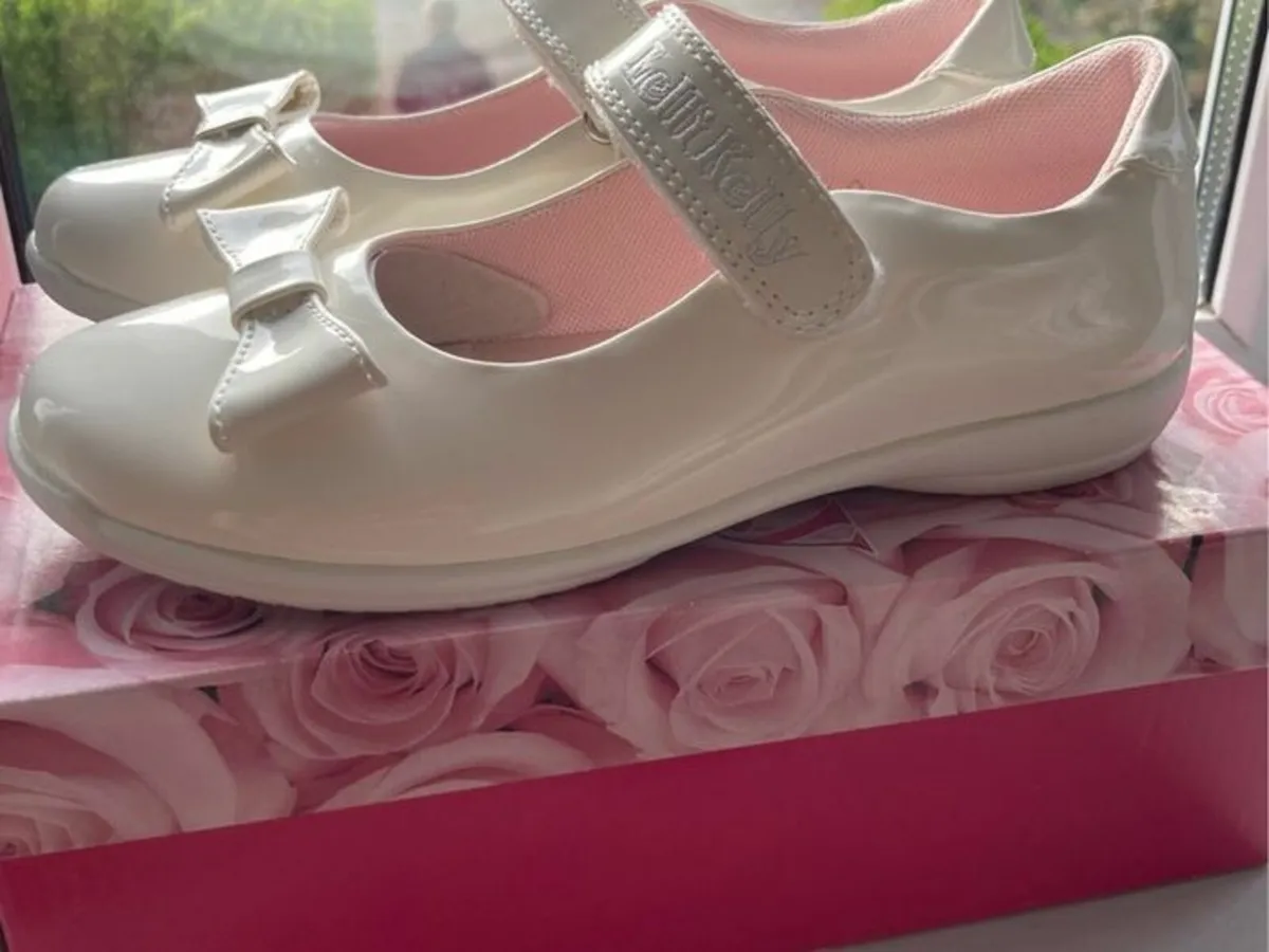 Leli Kelly White Patent Girls Shoes - Image 1