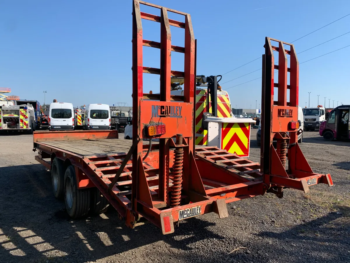 BID ONLINE NOW - 2004 MCCAULEY TWIN AXLE LOW LOADE - Image 2