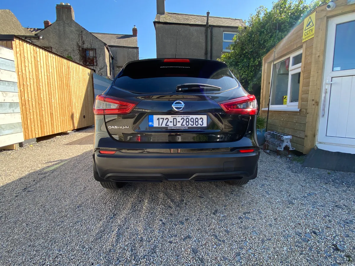 Nissan Qashqai 1.2 SV Premium *LOW KM & Pan Roof* - Image 4