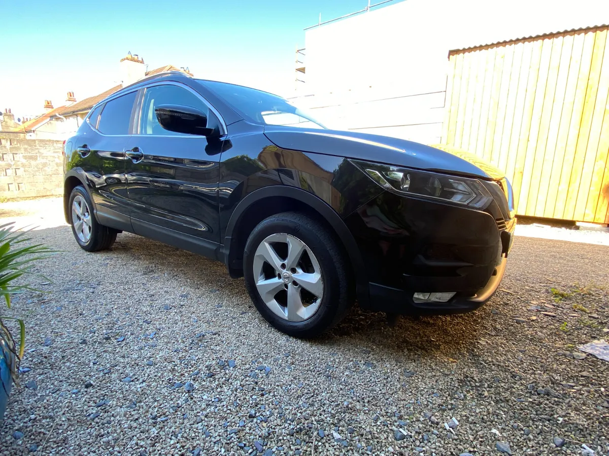 Nissan Qashqai 1.2 SV Premium *LOW KM & Pan Roof* - Image 1