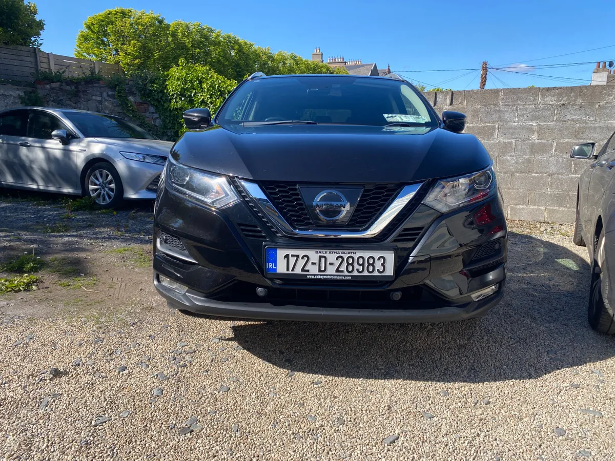 Nissan Qashqai 1.2 SV Premium *LOW KM & Pan Roof* - Image 3