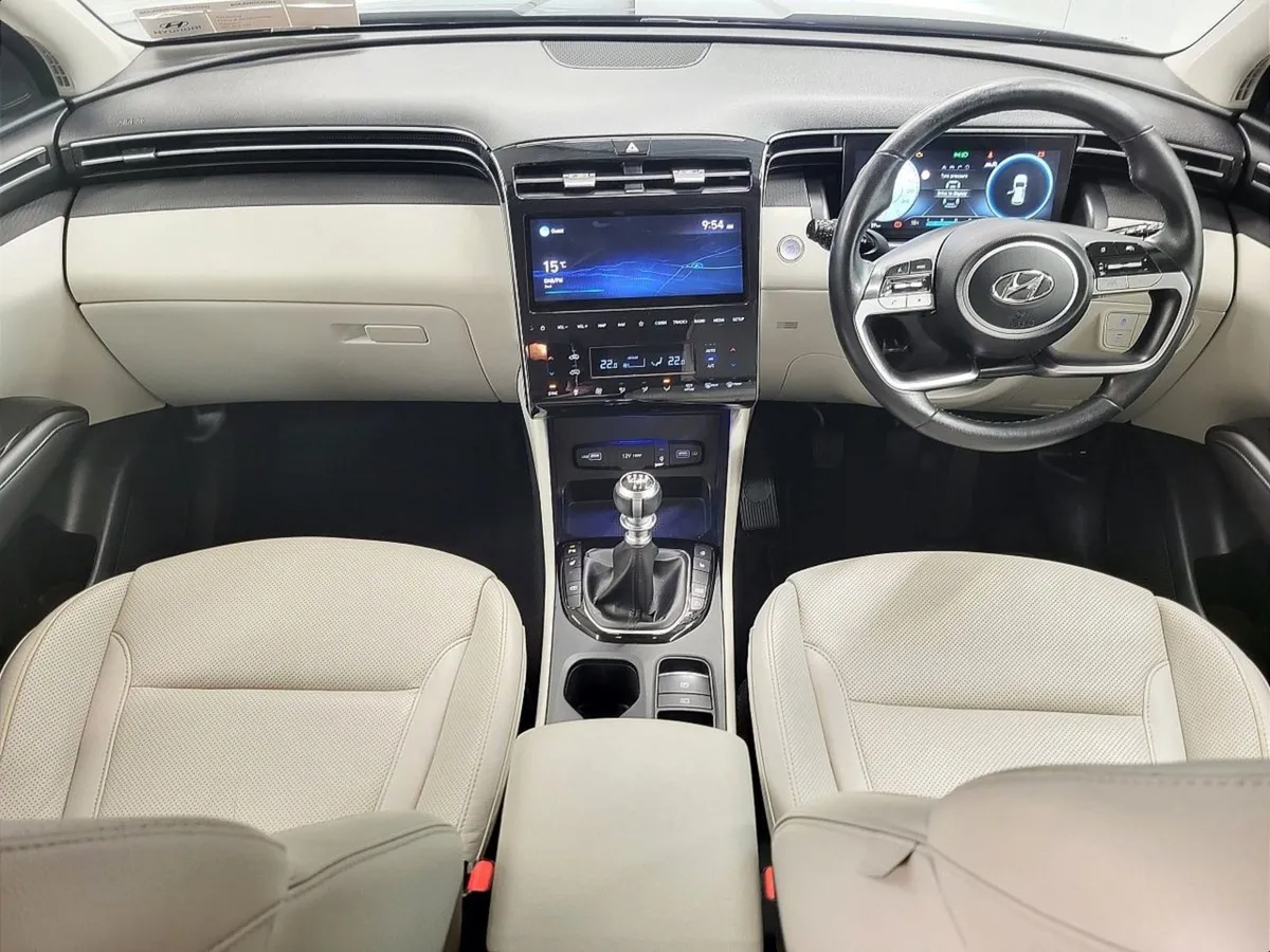 Hyundai Tucson 2WD Executive Plus w 2 Tone Roof F - Image 4