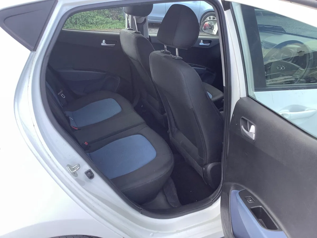 201 Hyundai i10..998cc..low mileage - Image 2
