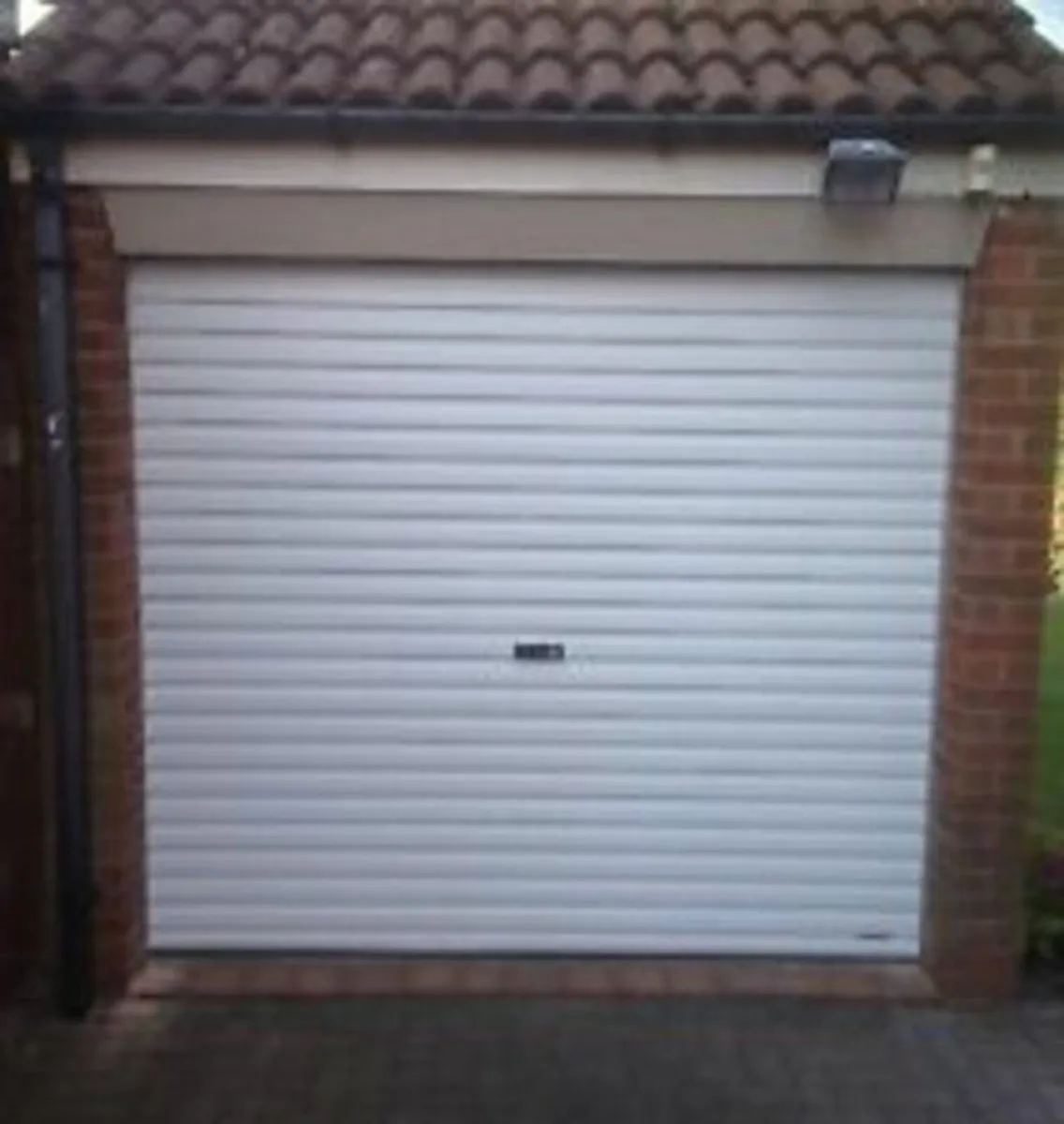 roller  door  white,  2nd - Image 1