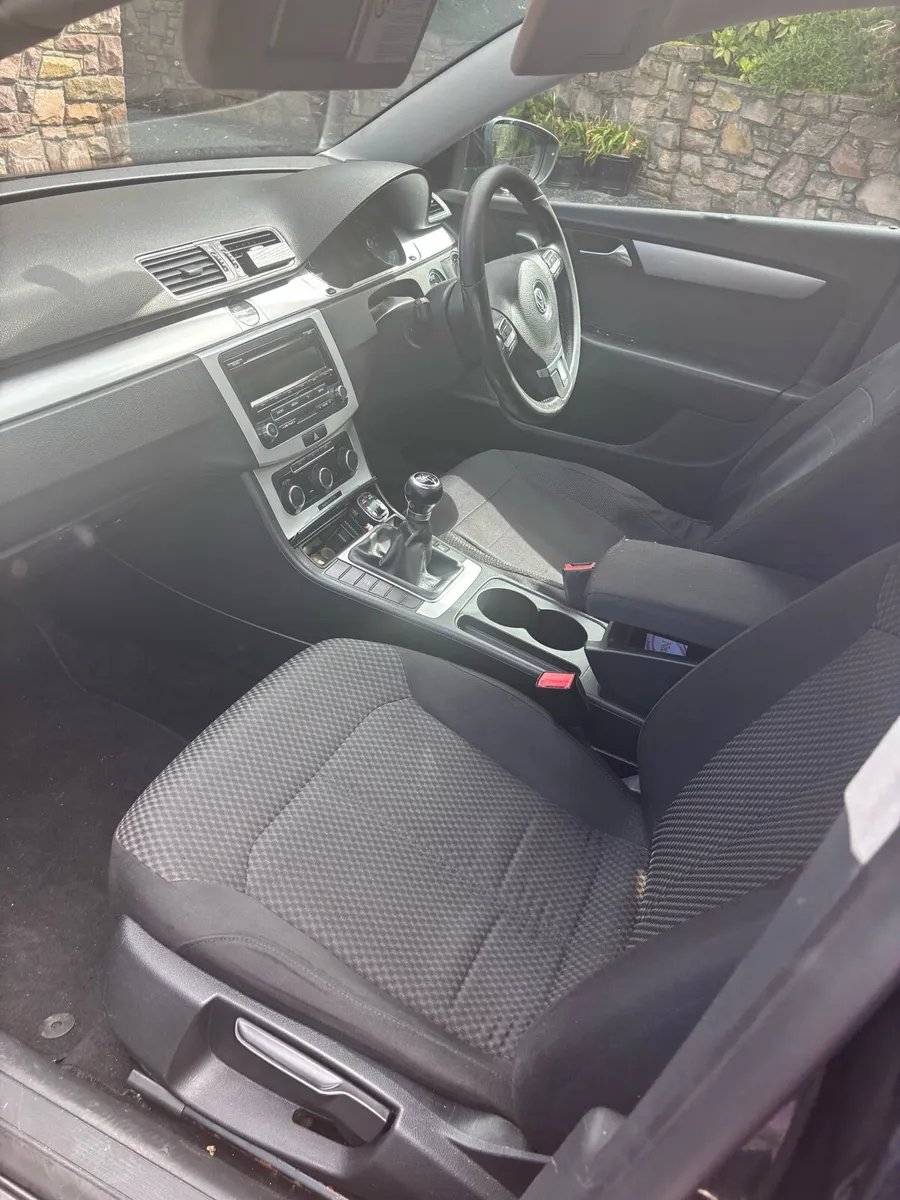 Volkswagen Passat - Image 4