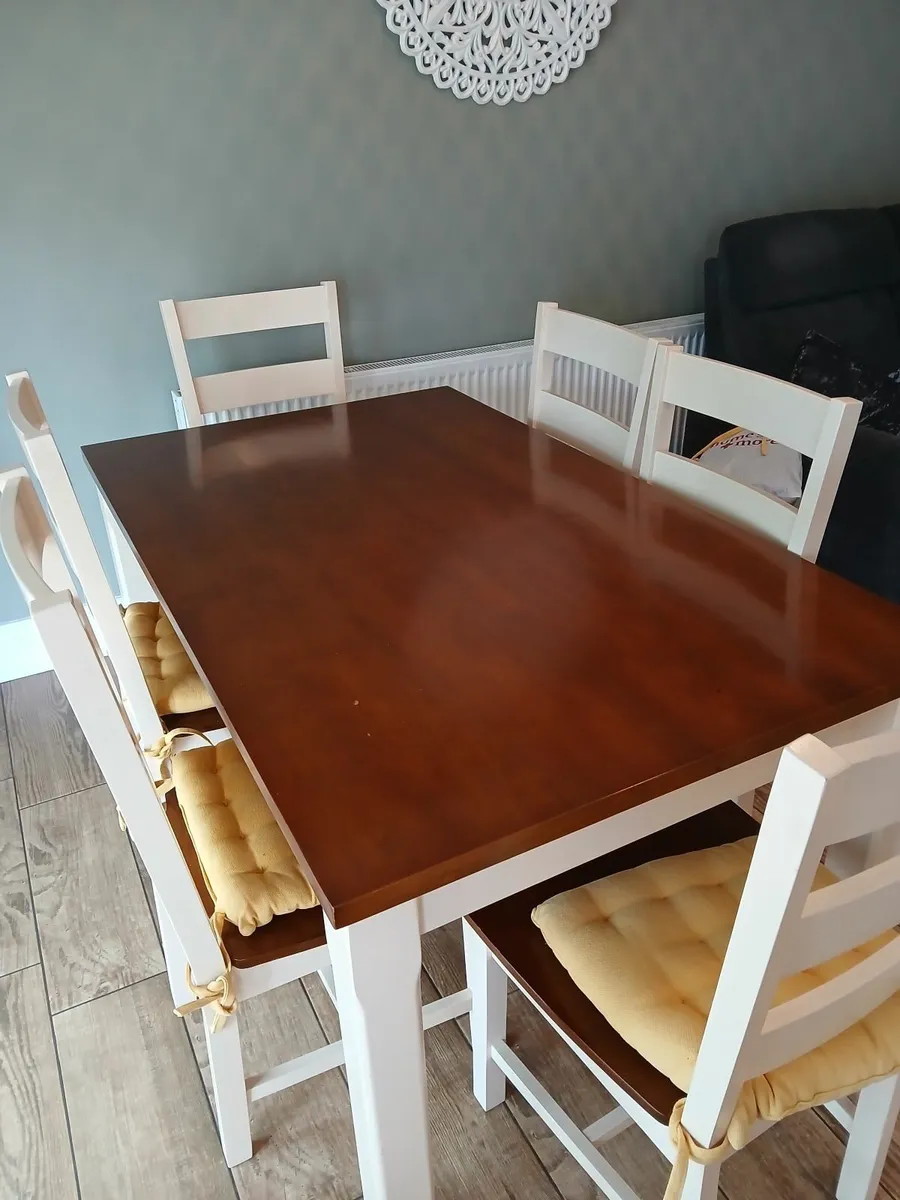 Table & 6 chairs - Image 1
