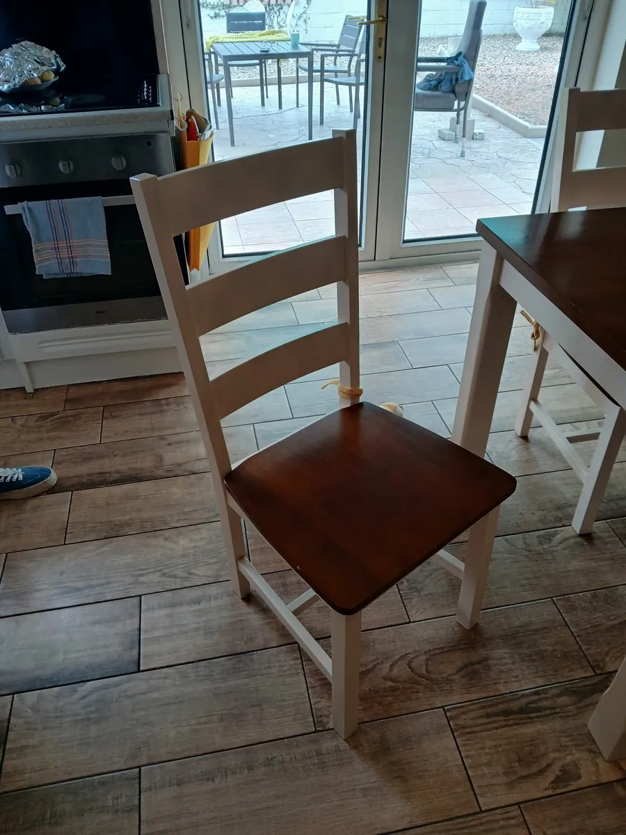 Table & 6 chairs - Image 3