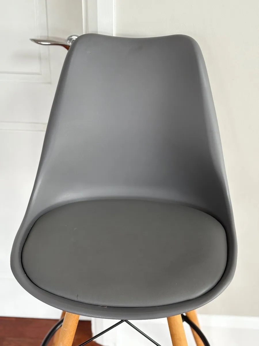 Bar stool - Image 1