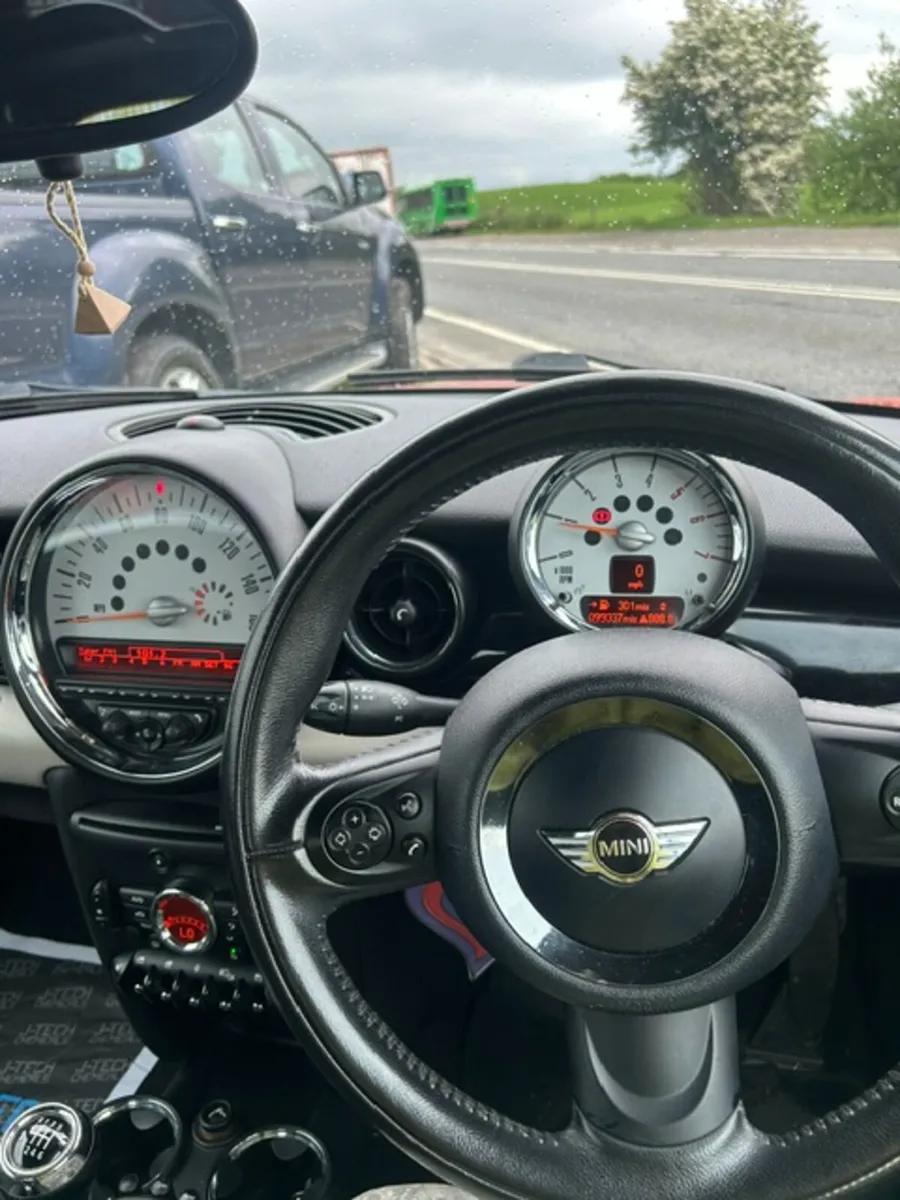 Mini Cooper 2010 - Image 3