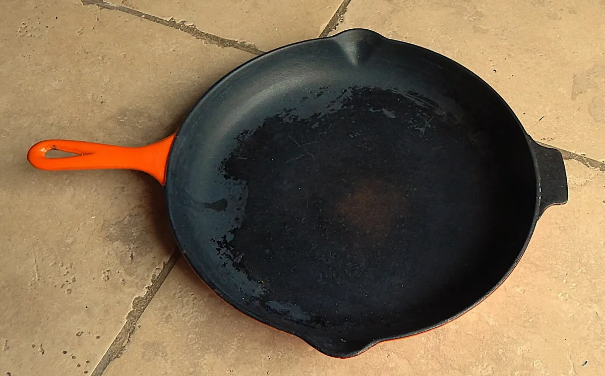 Le Creuset Volcanic Cast Iron Frying Pan - Image 2