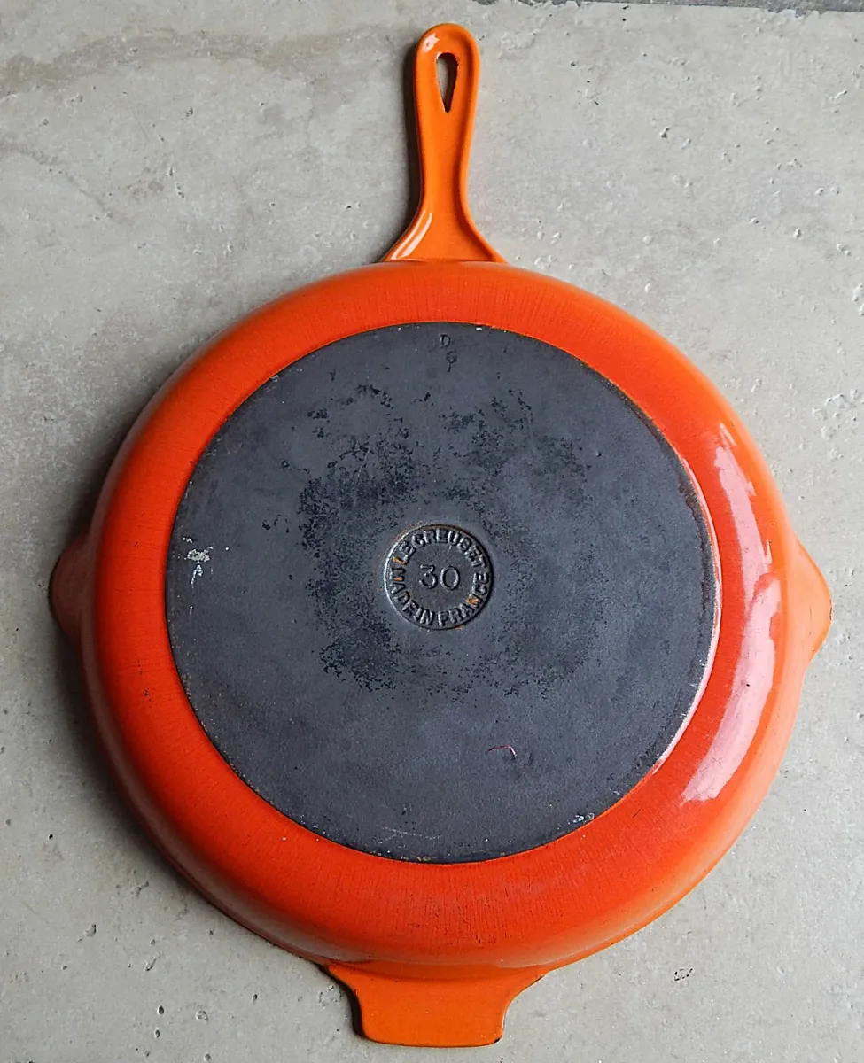 Le Creuset Volcanic Cast Iron Frying Pan - Image 3