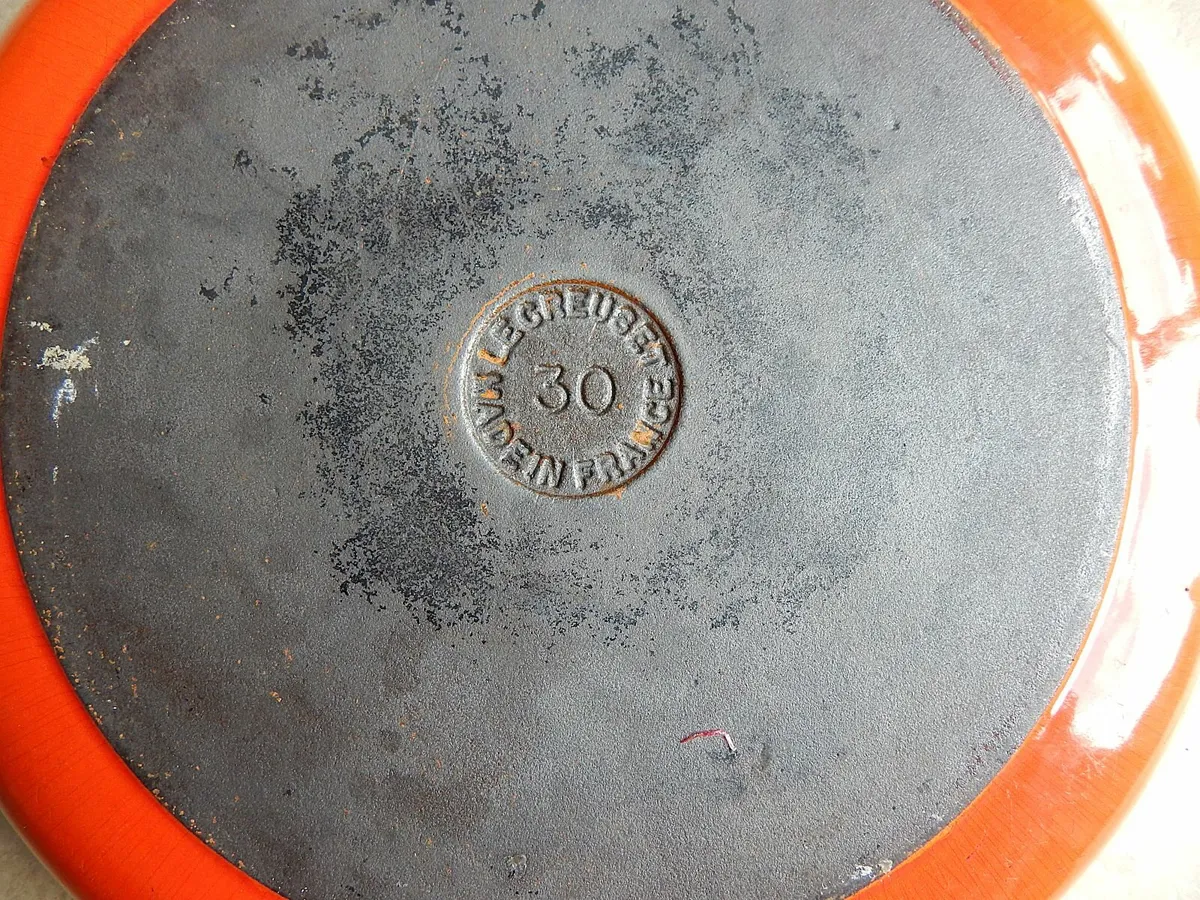 Le Creuset Volcanic Cast Iron Frying Pan - Image 4