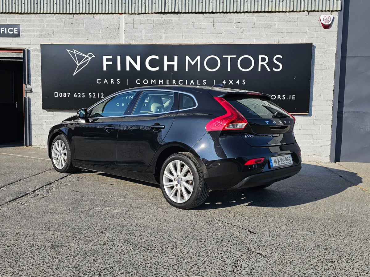 VOLVO V40 SE LUX NAV // NEW NCT 03/26 - Image 2