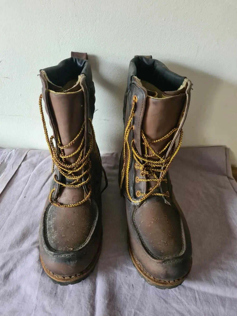 Korean mountain boots size 11 - Image 1