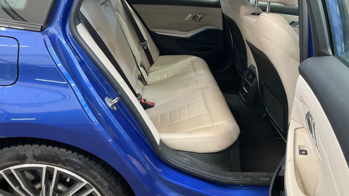 BMW 3 SERIES 330e M SPORT  // HIGH SPEC - Image 4