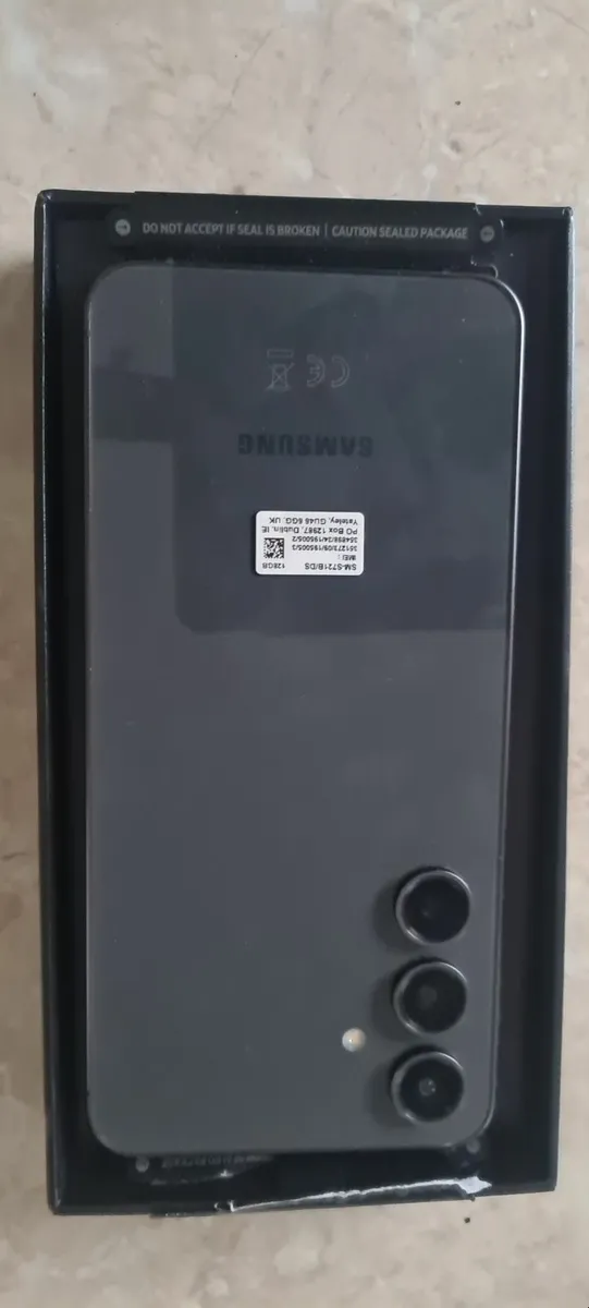NEW Samsung S24FE unlocked. - Image 2