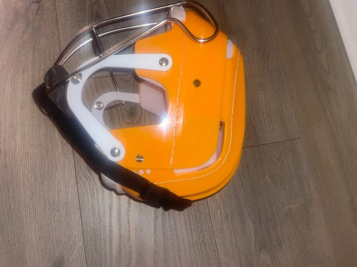 Gola hurling helmet - Image 3
