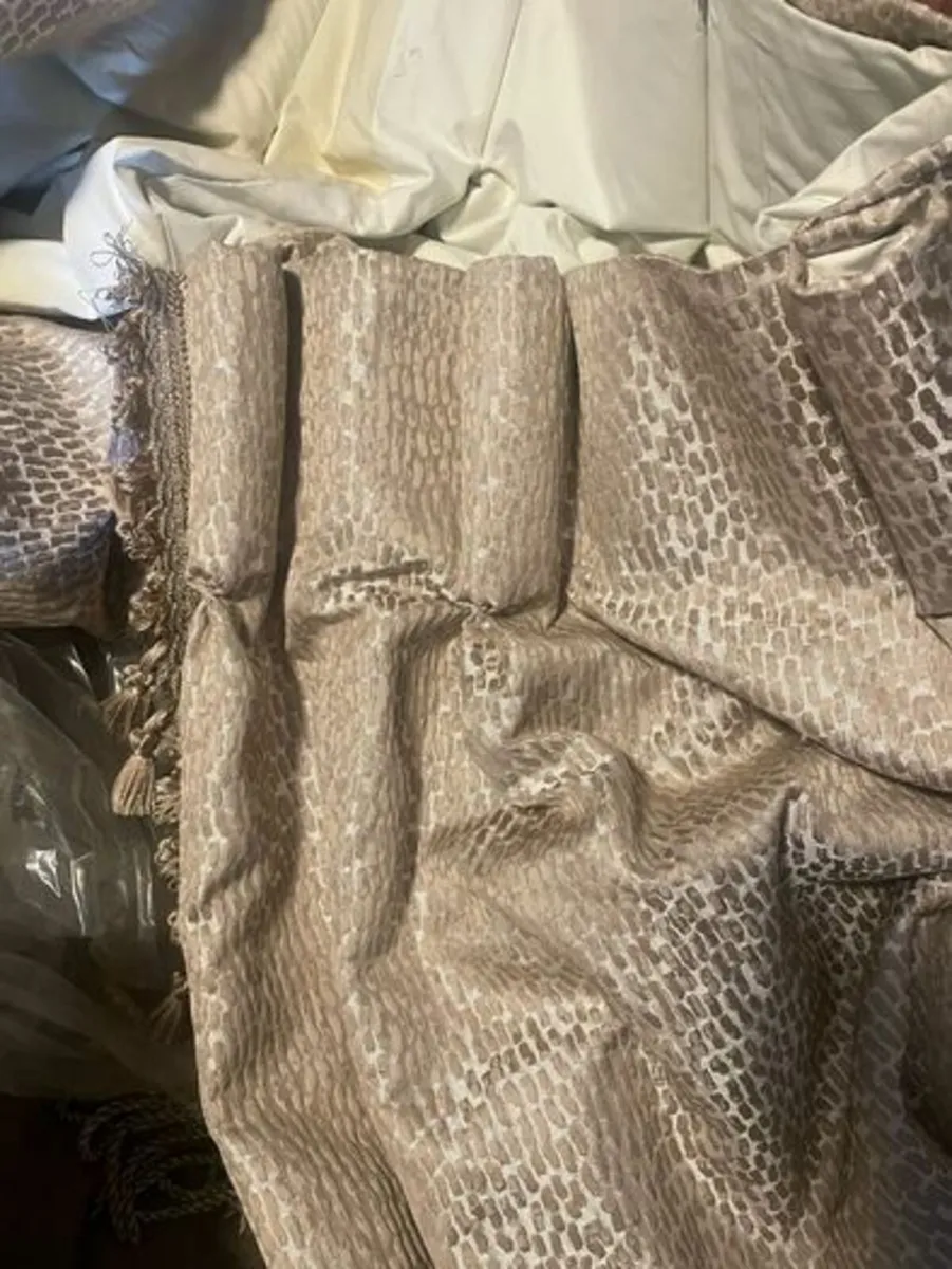 Luxury Curtains Various Sizes NEED GONE - Image 2