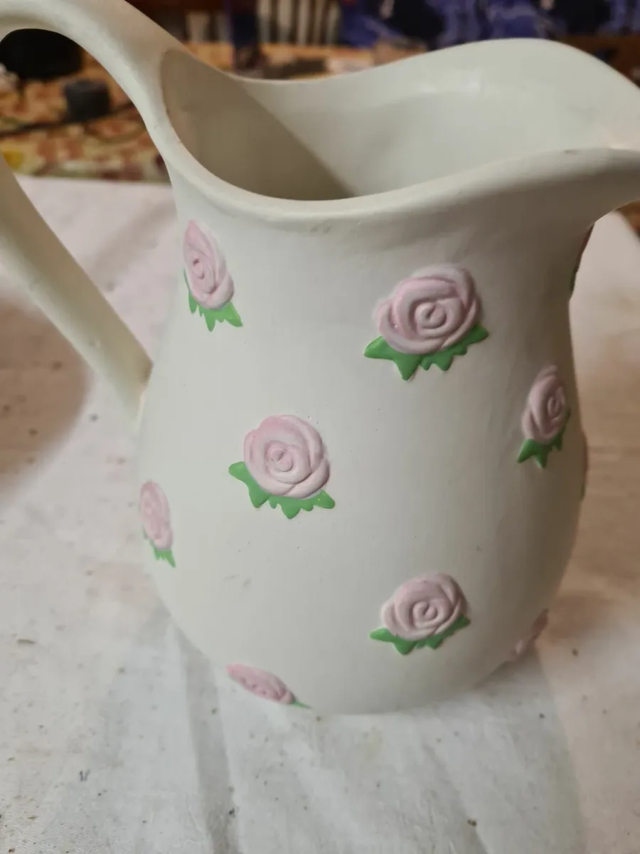 Decorative wash bowl and matching jug………..25 - Image 2