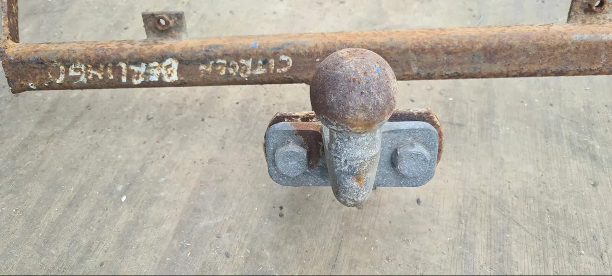 Tow ball and tow hitch…………………….50 - Image 1