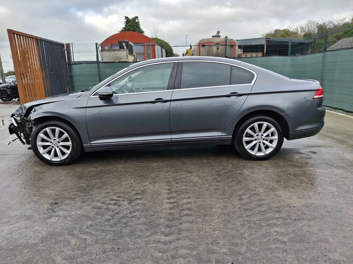 2016 Volkswagen Passat  2.0 TDI - Image 4