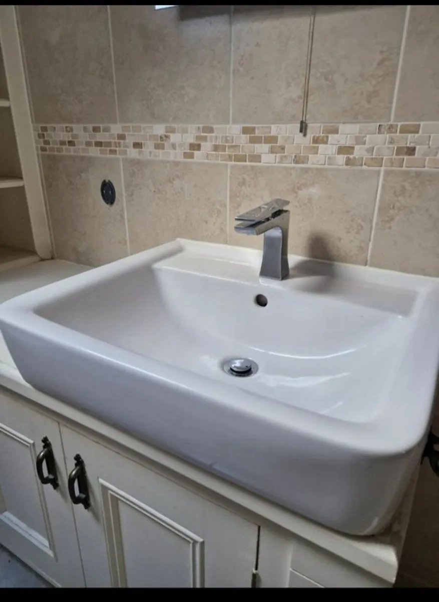 Bathroom Sink and matching Sink and bathroom taps - Image 2