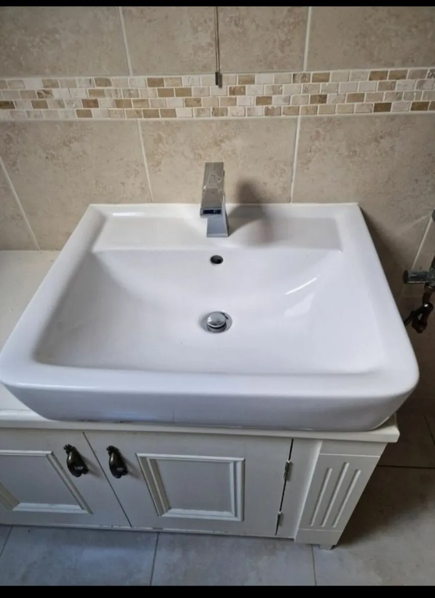 Bathroom Sink and matching Sink and bathroom taps - Image 3
