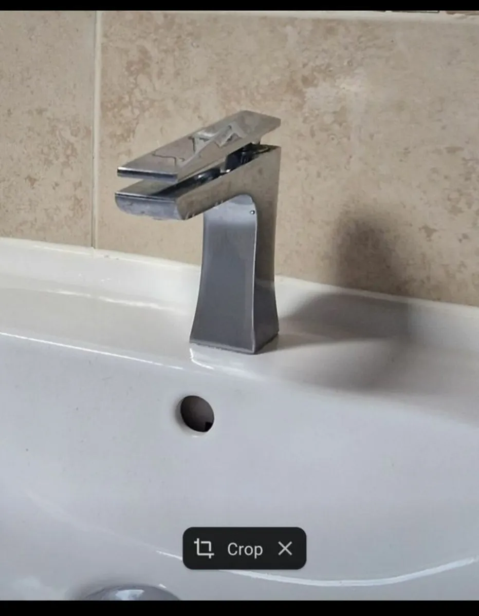 Bathroom Sink and matching Sink and bathroom taps - Image 4