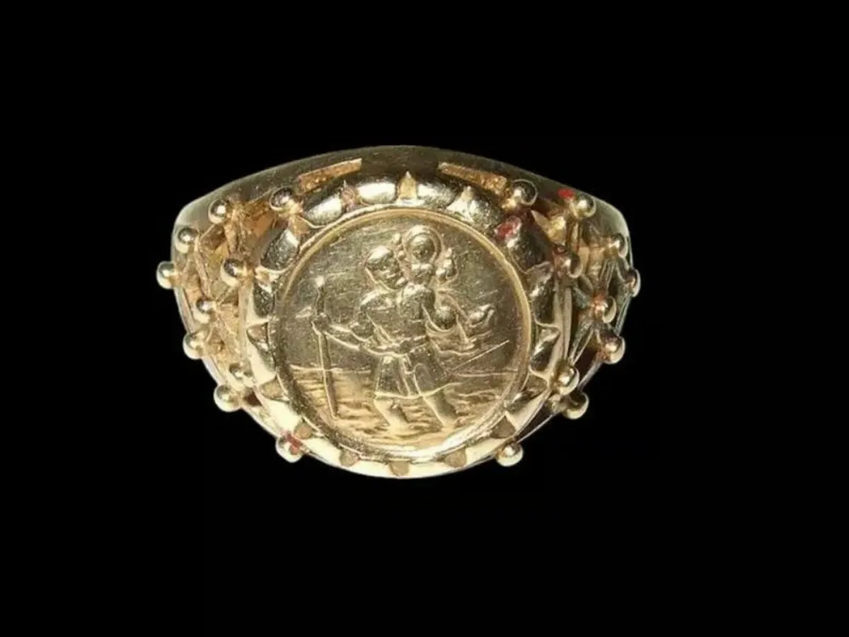 Vintage Hallmarked 9ct Gold 'St Christopher' Ring - Image 1