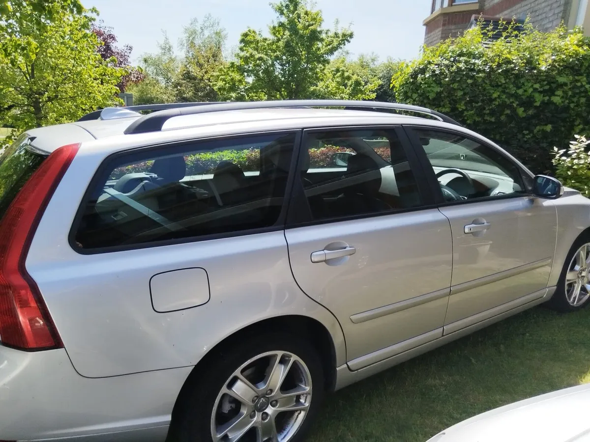 Volvo v50 - Image 1