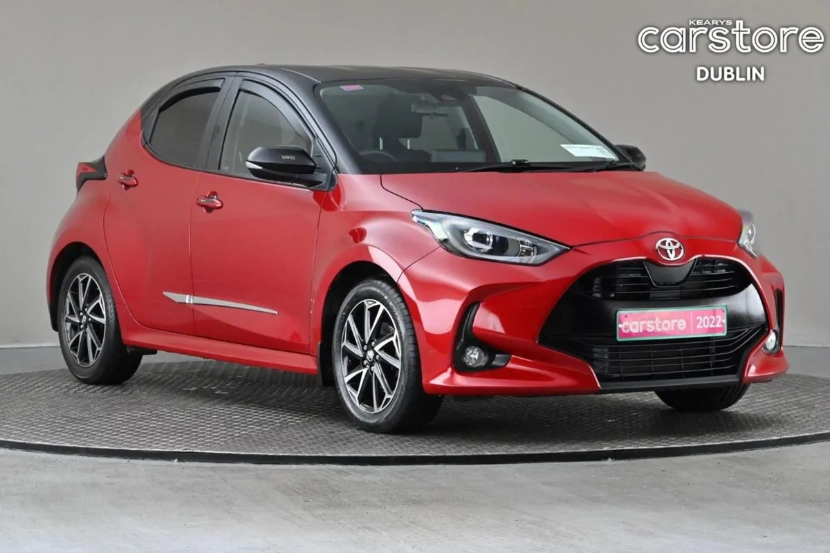 Toyota Yaris 1.0 5spd Luna Sport  2tone Roof reve - Image 1