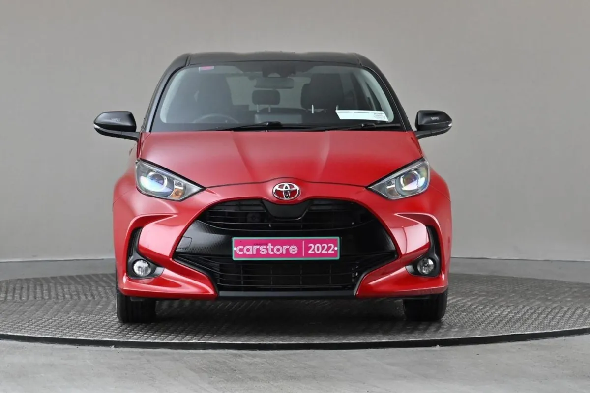 Toyota Yaris 1.0 5spd Luna Sport  2tone Roof reve - Image 2