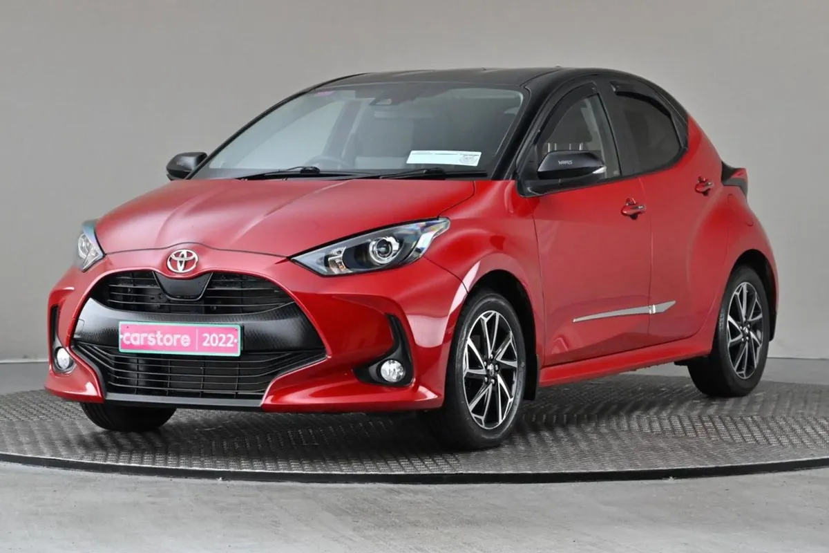 Toyota Yaris 1.0 5spd Luna Sport  2tone Roof reve - Image 3