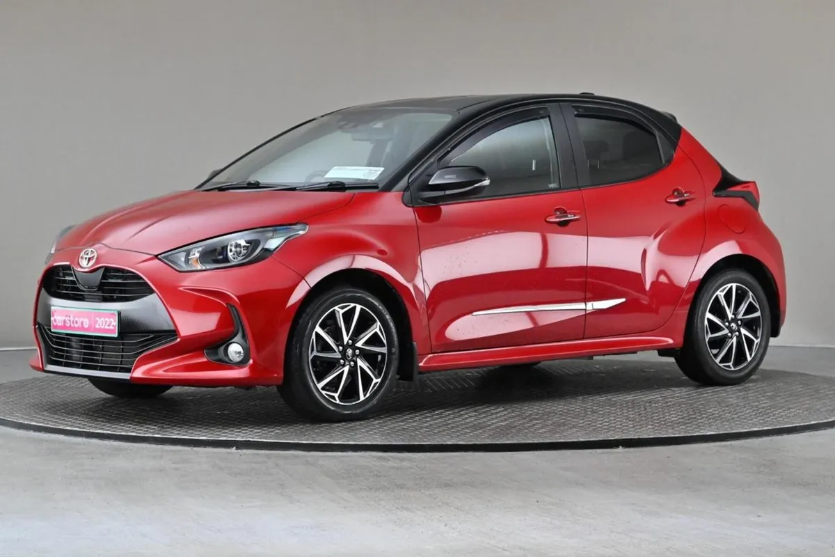Toyota Yaris 1.0 5spd Luna Sport  2tone Roof reve - Image 4