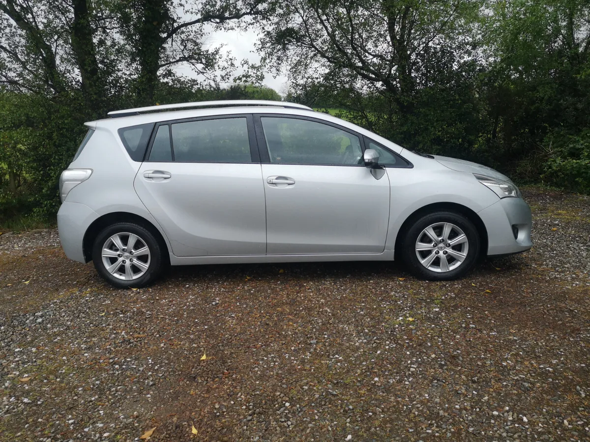 142 Toyota Verso 1.6 D4D Low KM Service History - Image 2