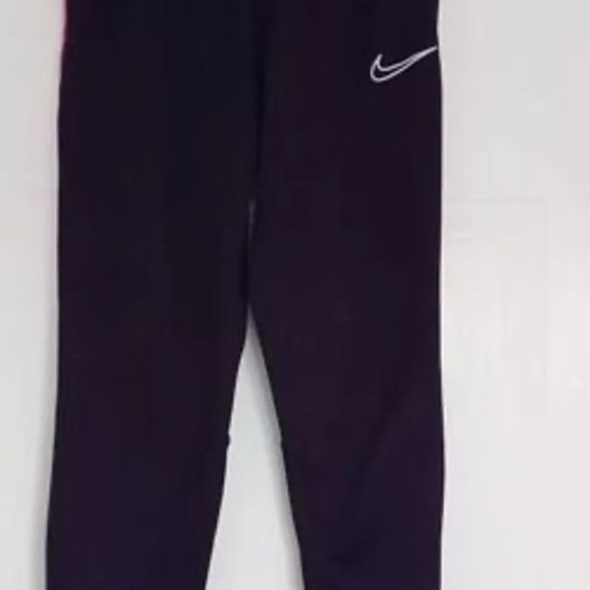 Nike Boys Tracksuit 8-10yrs - Image 2