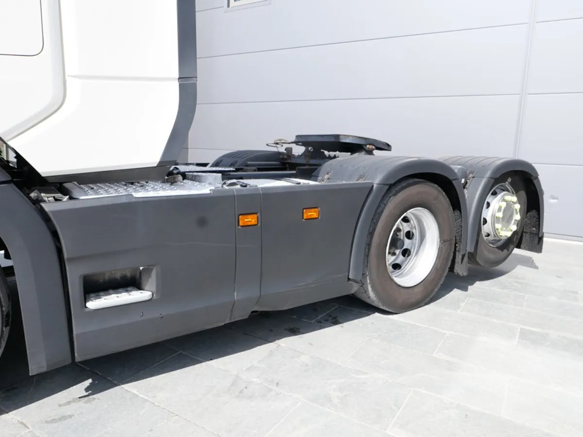Scania R450 Highline 6x2 Tag Axle  Auto Gearbox - Image 4