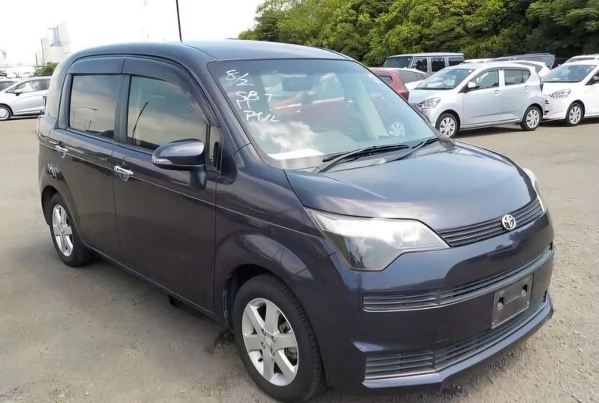 2014 Toyota Spade - Image 2
