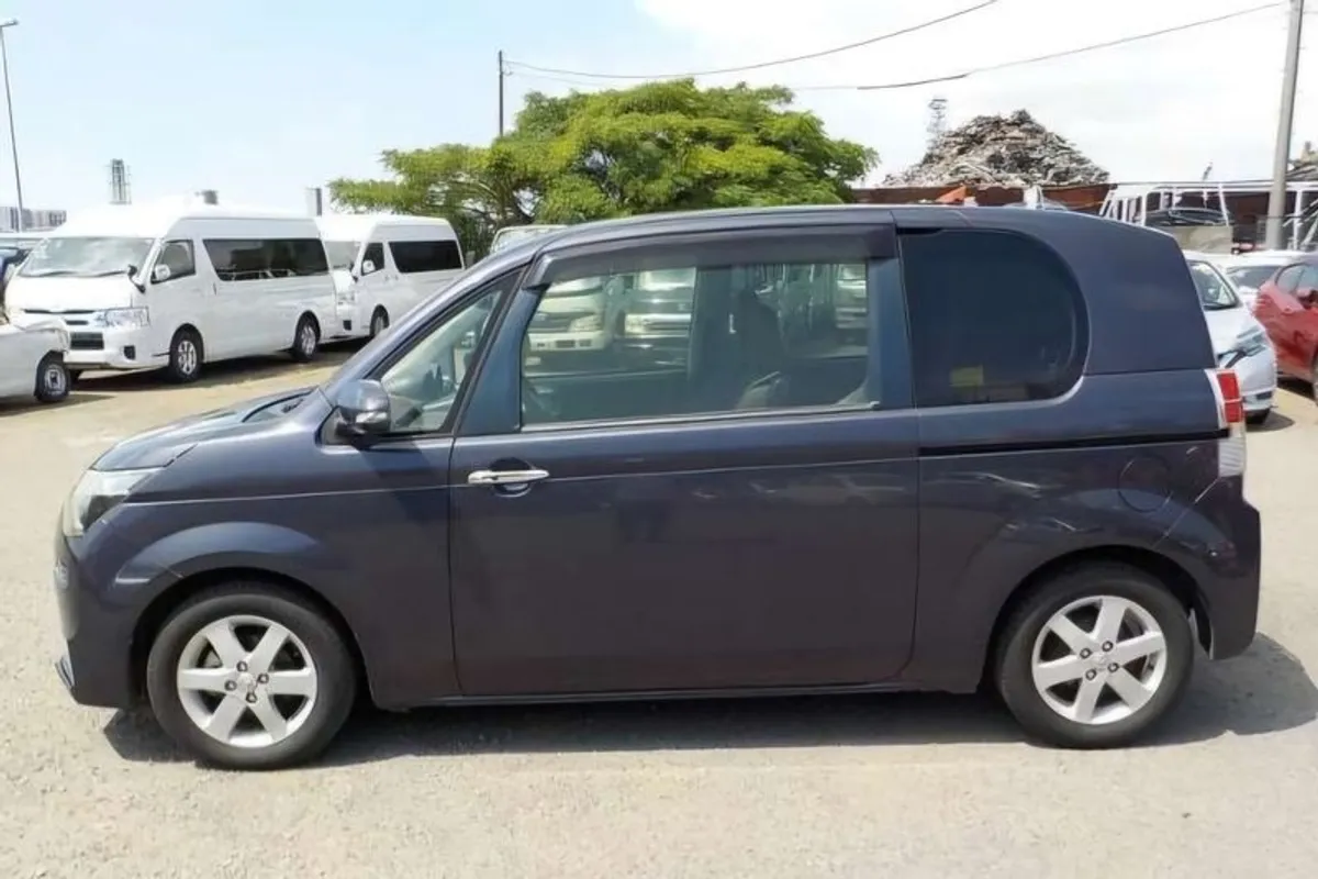 2014 Toyota Spade - Image 3