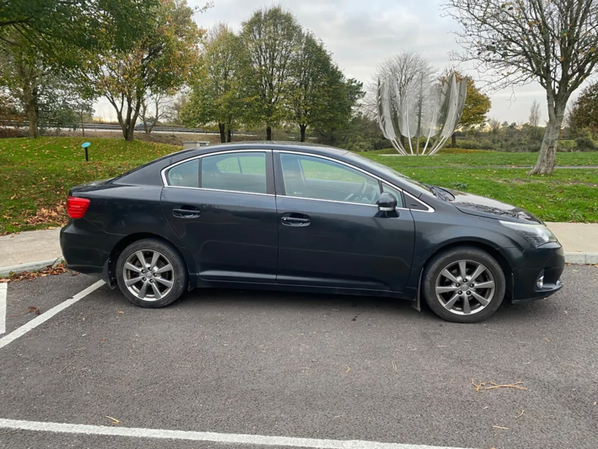 Toyota Avensis 2.0 D-4D AURA 4DR Diesel - Image 3