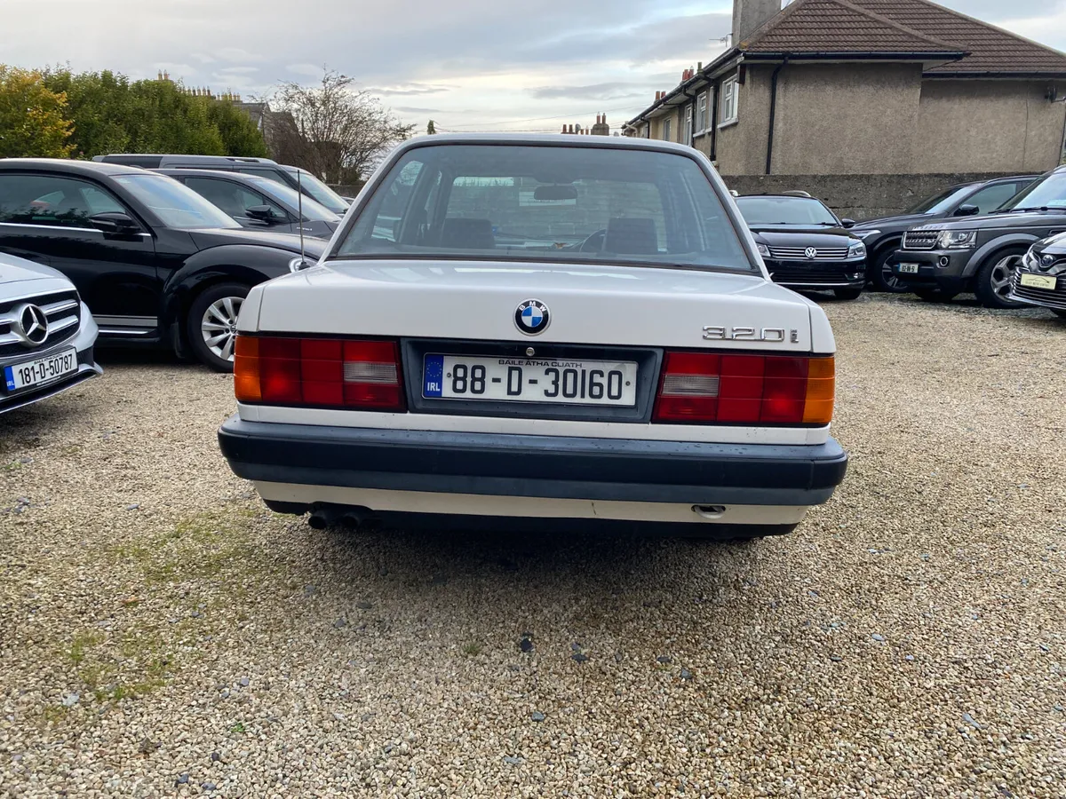 BMW 3-Series 320i Straight-Six petrol engine - Image 3