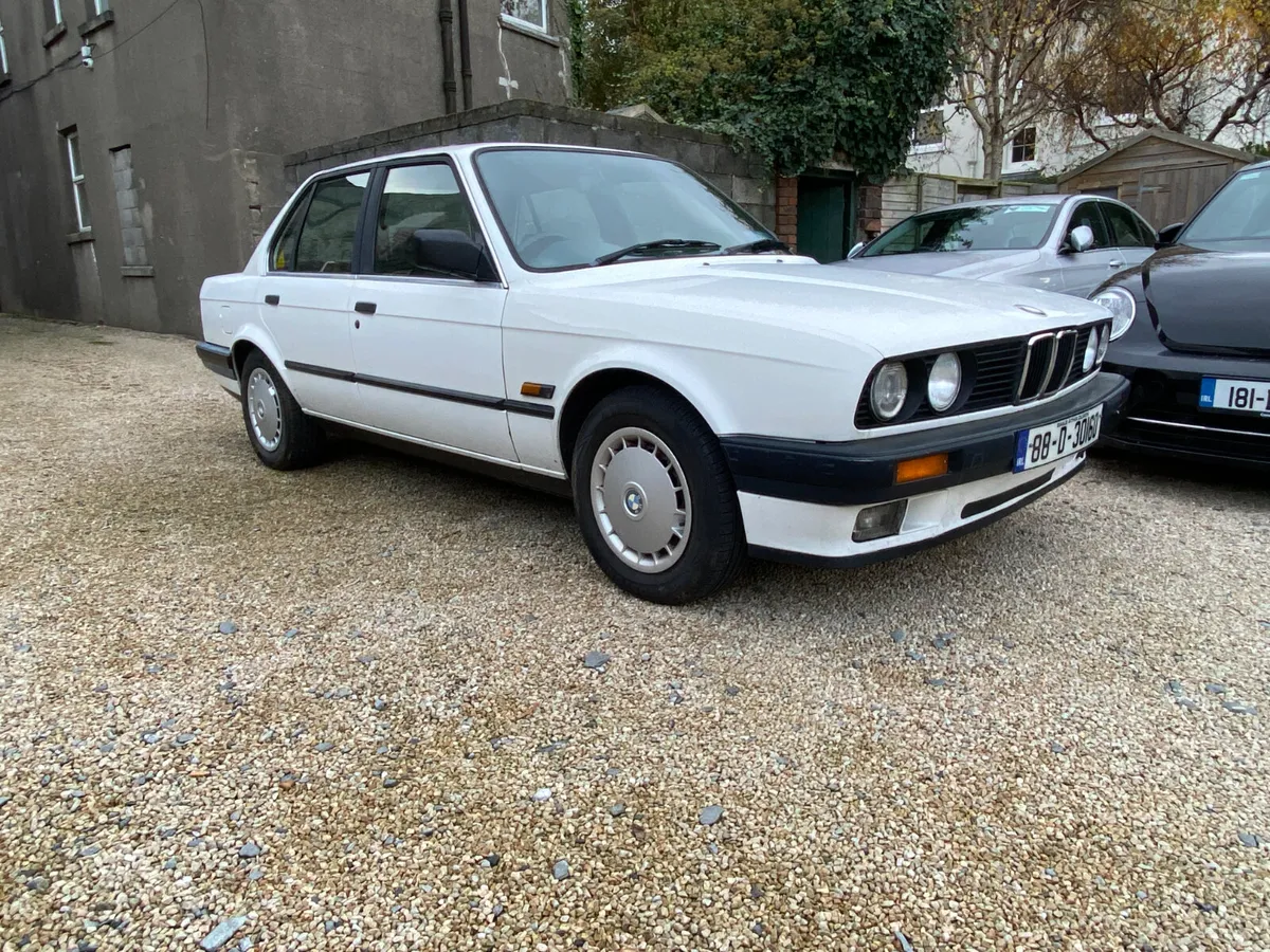 BMW 3-Series 320i Straight-Six petrol engine - Image 1