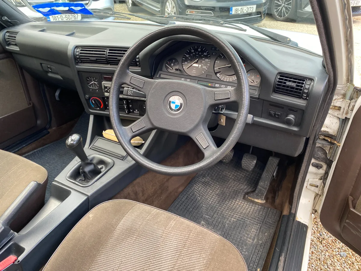 BMW 3-Series 320i Straight-Six petrol engine - Image 2