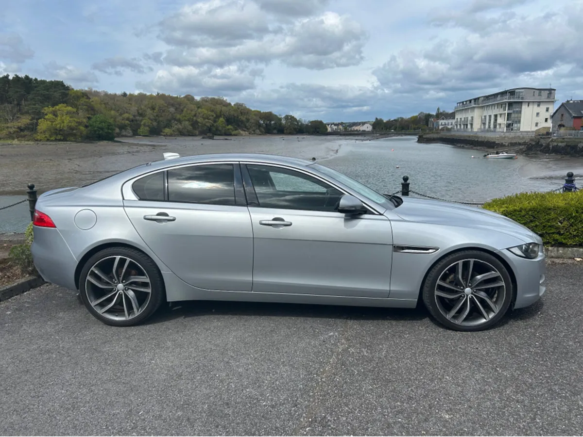 Jaguar XE 2.0 D SE 163PS 4DR AUTO//FINANCE AVAILAB - Image 3